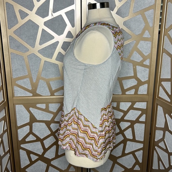 Sleeveless Blouse Patterns With Beautiful‎ Details - Picture 2 of 6